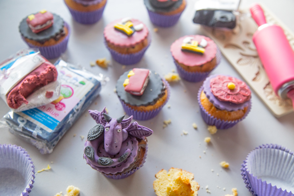 Betjening mulig Vugge Bage Pynt cupcakes med fondant | Kreativ med ungerne