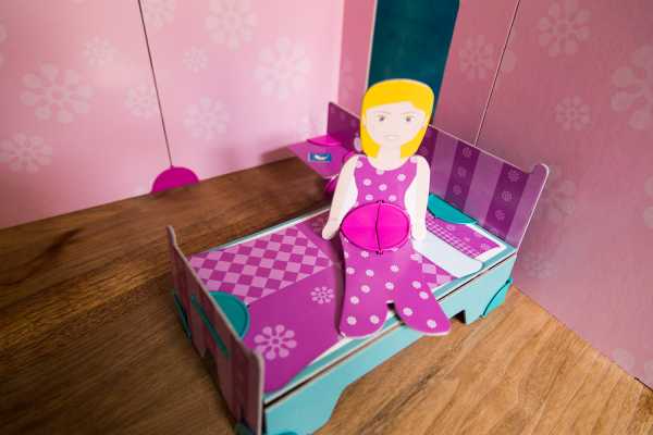 Dollswalls byg dit eget dukkehus i pap