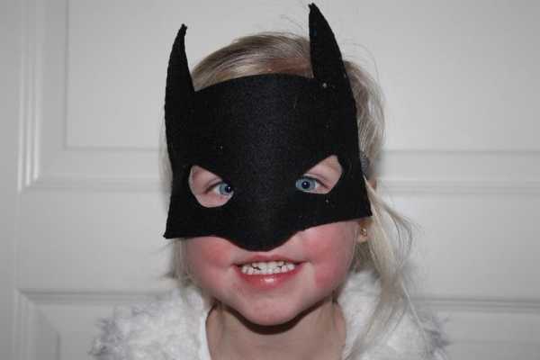 batmanmaske i filt med skabelon til at printe ud