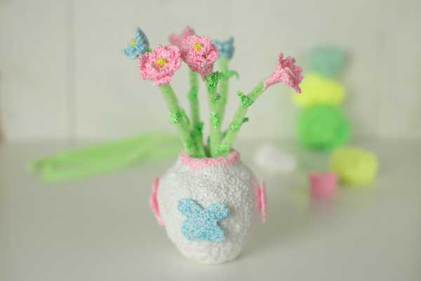 Vase med blomster af foam clay