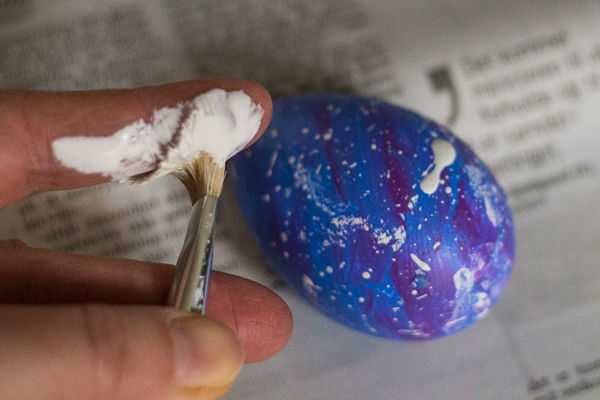 dekorer æg som galaxeæg