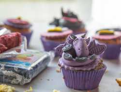 Pynt drage cupcakes med fondant