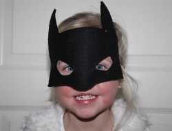 batmanmaske i filt med skabelon til at printe ud