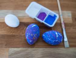 dekorer æg som galaxeæg
